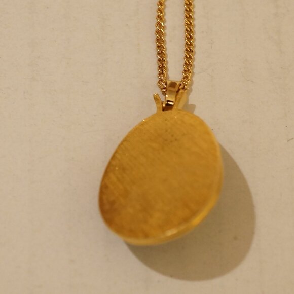 VINTAGE AVON ROYAL IMPRESSIONS PENDANT NECKLACE 1980'S - Picture 6 of 8